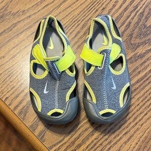 Nike Kids Water Shoes in Gray and Yellow